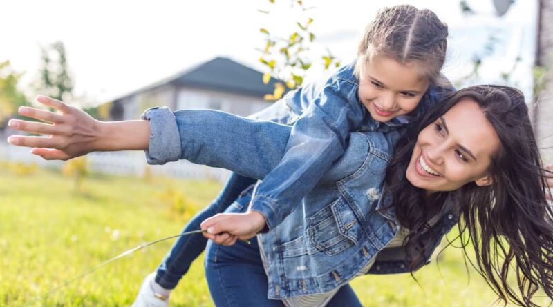 How Famous Moms Redefine Parenting: A Look into FamousParenting Mom Life